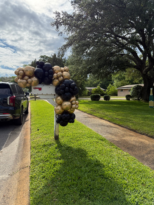 Mailbox Balloon Garland