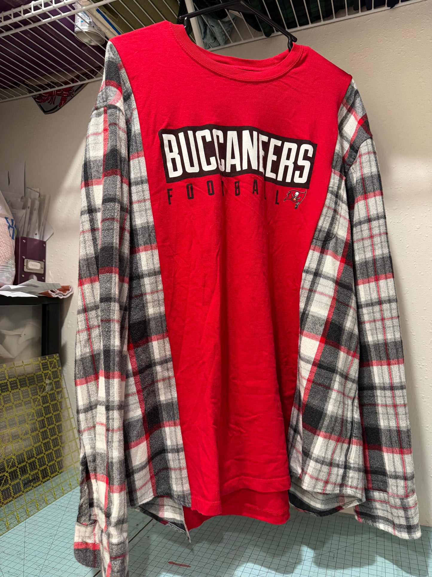 Tampa Bay Buccaneers Flannel Sleeve Game Day Shirt - Size Large